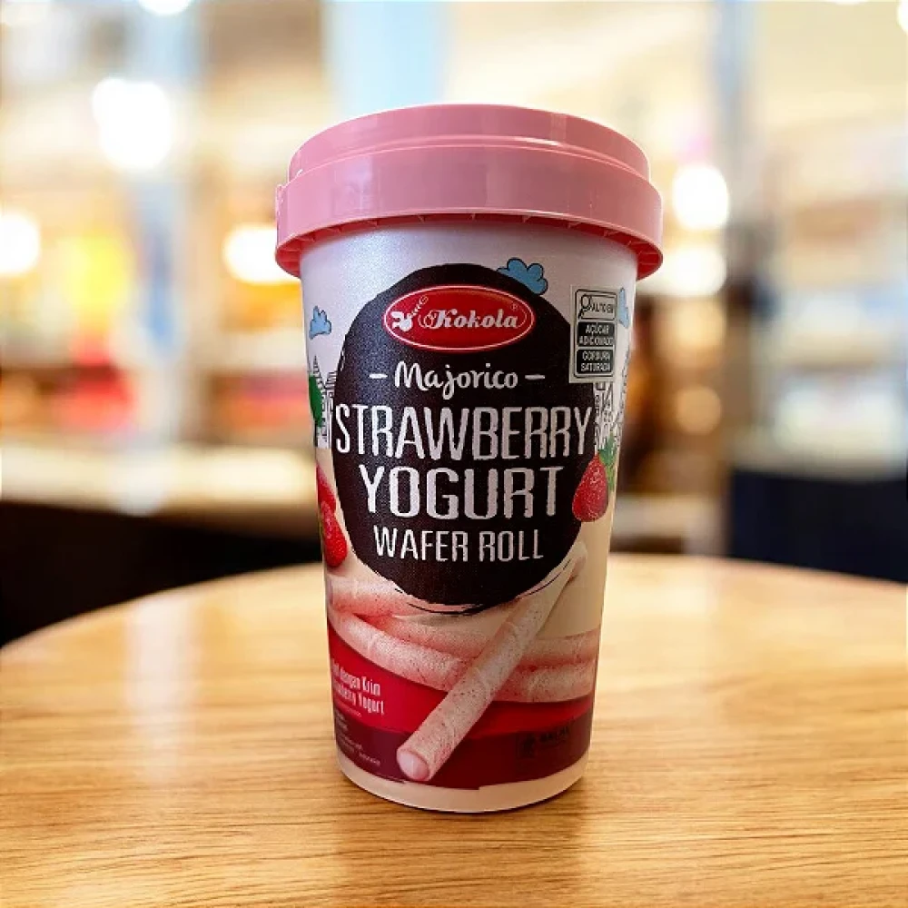 Kokola Majorico Strawberry Yogurt Wafer Roll 120g